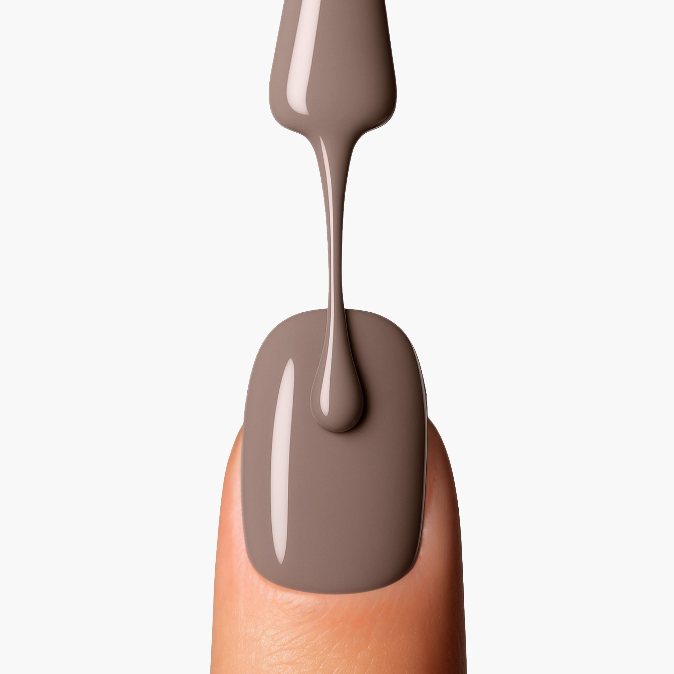 Application close-up of LAVERTU Nail Polish Nature 43 Brunette showing a warm taupe brown colour with neutral undertones, smooth application and glossy, even coverage.