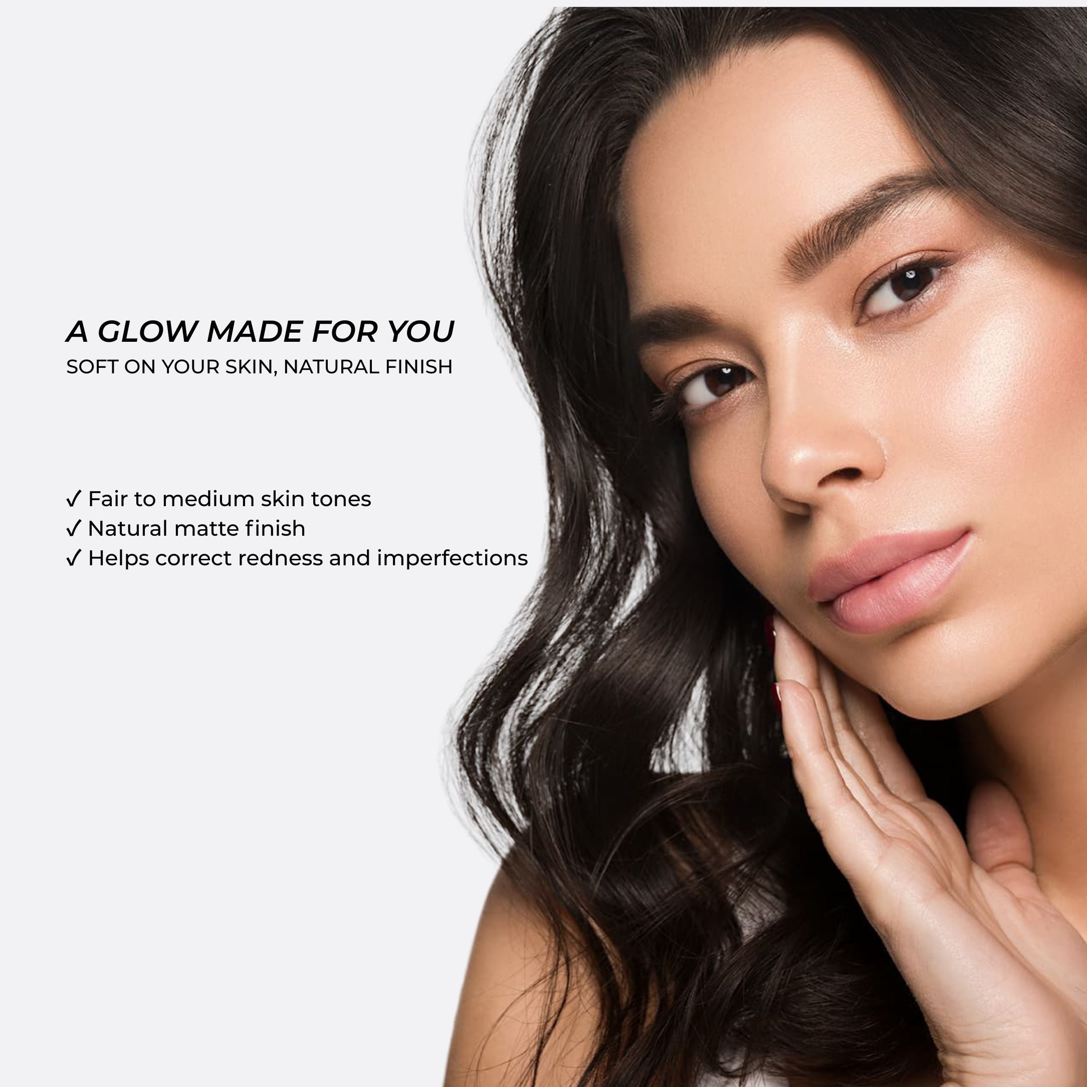 Vrouw die Lavertu colour adapting foundation natuurlijke glans draagt