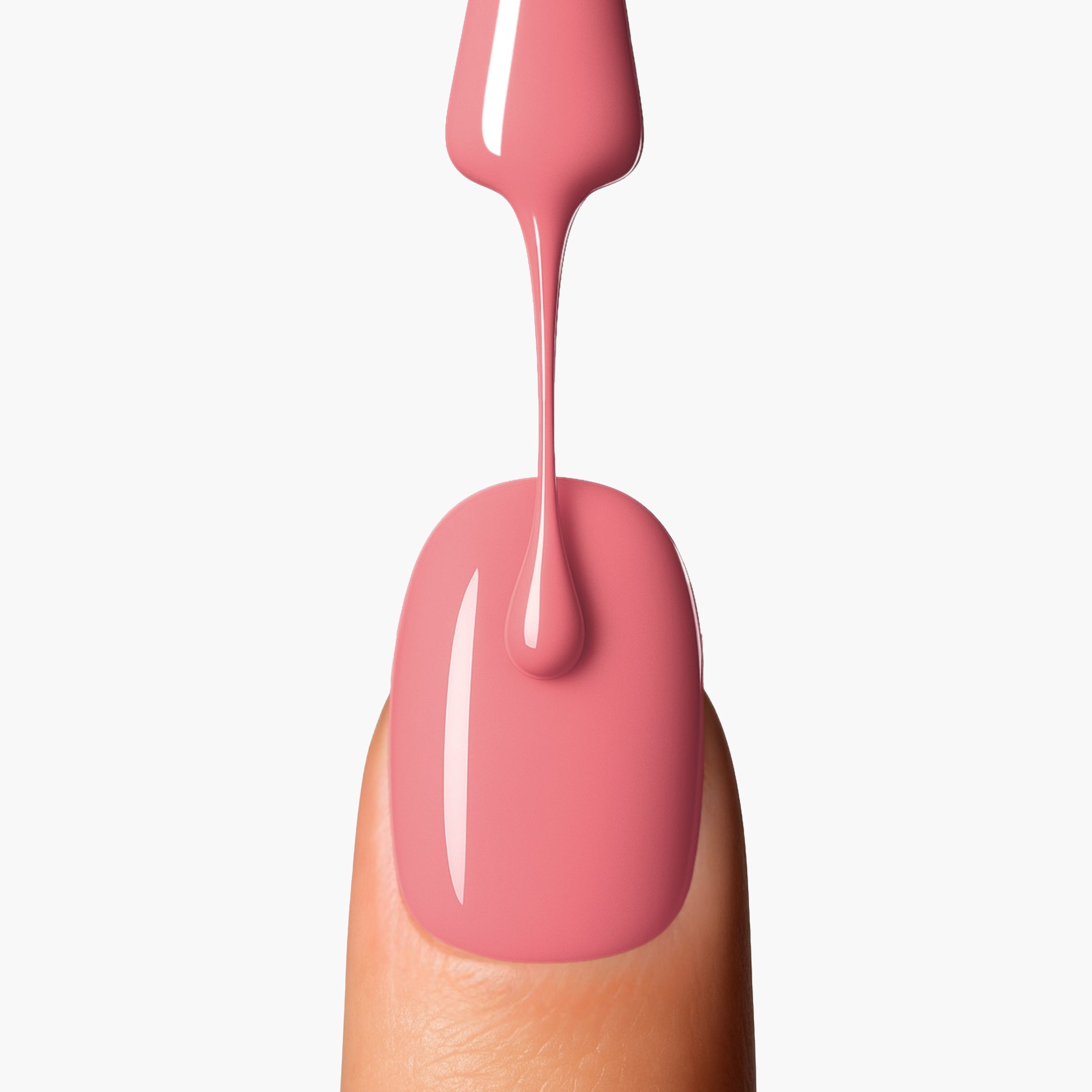 LAVERTU Nail Polish Nature 32 Dagmar Rose applied on nail showing soft rosy pink colour with smooth glossy coverage